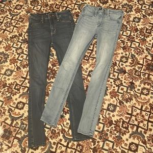 set of hollister womens size 00S jeans 1 pair of light wash and 1 pair dark wash